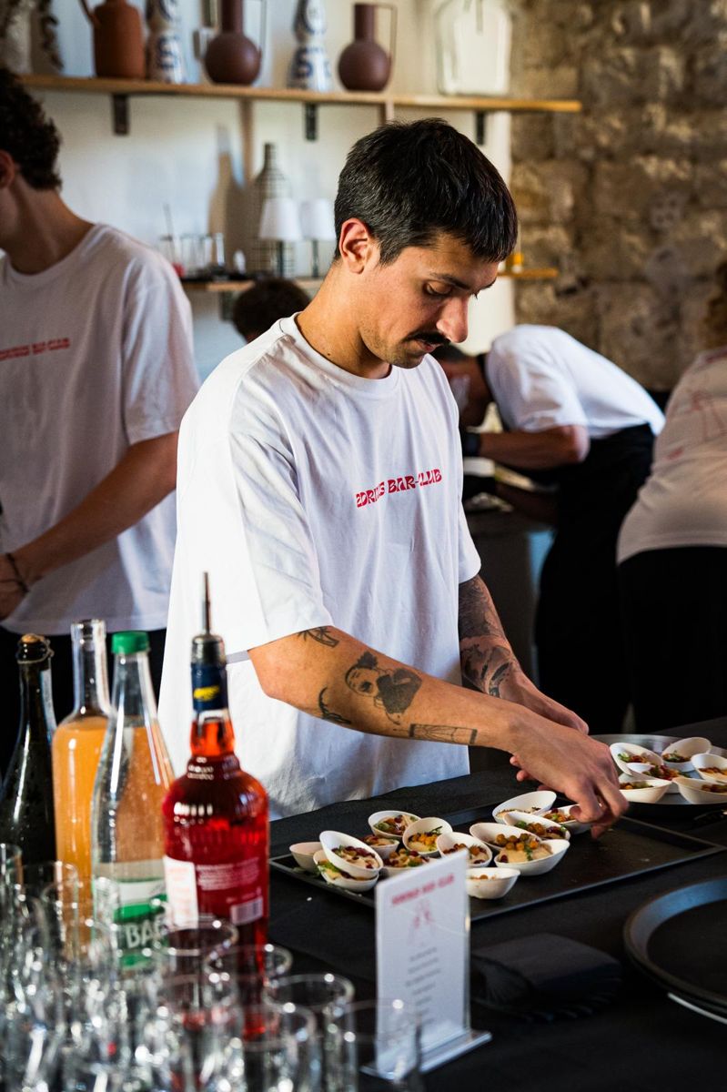 Service au bar pendant un événement